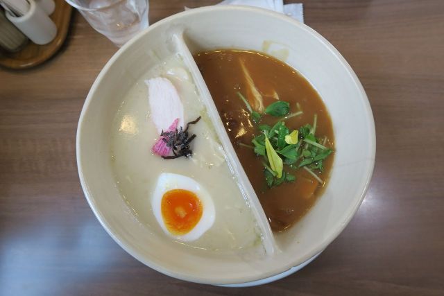 鶏白湯」に関するページ・著者一覧  mine
